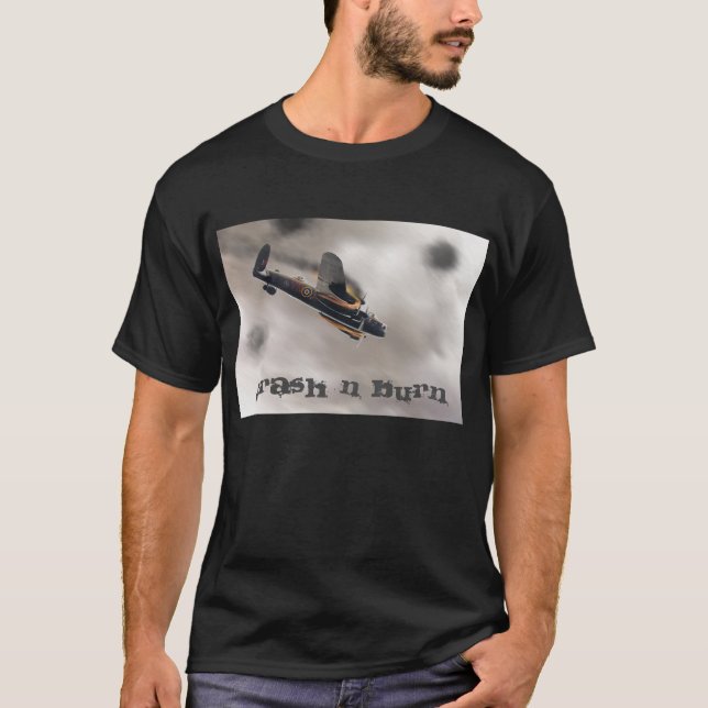 Lancaster-Bomber beim Brandabsturz T-Shirt (Vorderseite)