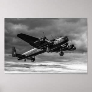 Lancaster Bomber im Himmelmono Poster