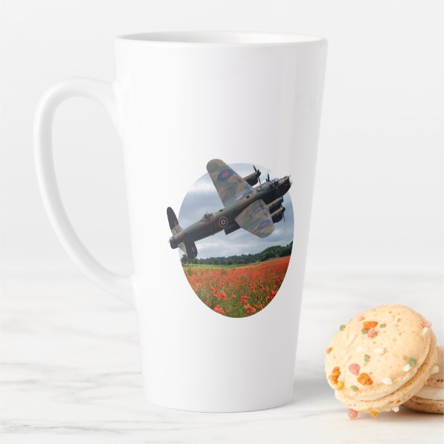 Lancaster Bomber über einem Mohnfeld Milchtasse (Beispiel)