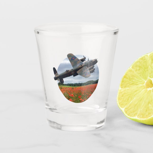 Lancaster Bomber über einem Mohnfeld Schnapsglas (Vorderseite)