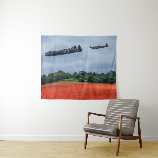 Lancaster Bomber über einem Mohnfeld Wandteppich (Beispiel (Horizontal))