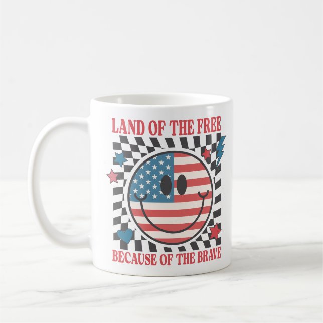 Land der Freiheit wegen der Tapferkeit Kaffeetasse (Links)