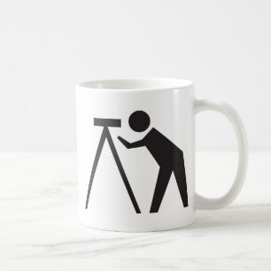 Land-Feldmesser bei der Arbeit Kaffeetasse