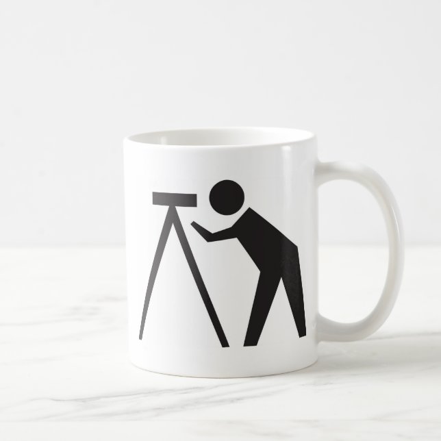 Land-Feldmesser bei der Arbeit Kaffeetasse (Rechts)