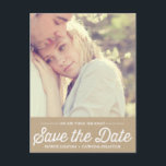 LAND RUSTIK | FOTO SAVE THE DATE POSTCARD ANKÜNDIGUNGSPOSTKARTE<br><div class="desc">LAND RUSTIK | FOTO SAVE THE DATE POSTCARD Individualisierbare Save the Date Postkarte mit Retro Typografie und Kraftsackpapier Hintergrund. Ähnliche Artikel sind in meinem Laden erhältlich.</div>