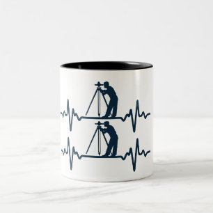 Land Surveyor Heartbeat Zweifarbige Tasse