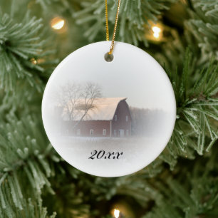 Land-Weihnachtsrote Scheune datiert Keramikornament