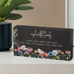 Land Wildblume Schöne Familie mit Namen Holzkisten Schild<br><div class="desc">Die hölzerne Kiste aus Wildblume, die mit dem eigenen Text personalisiert ist, wie z.B. "Meine schöne Familie" und die Vornamen Ihrer Kinder, Schwiegereltern und/oder Enkel. Das Design umfasst wilde Blume in Aquarellland wie Mohn, Daisy, Maisblume, Konflower, Klee und Sedhead. Es ist mit lässiger moderner Schrift und klassischer Typografie versehen. Sie...</div>