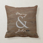 Ländereien Hochzeit rustikale Stallholz Monogramm  Kissen<br><div class="desc">Modernes rustikales Land Hochzeit dunkles Stallholz,  Monogramm Namen Wedding Keepake Kissen. Sie können den Text leicht ändern.</div>