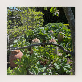Landgarten mit Rhubarb und Terracotta Pots