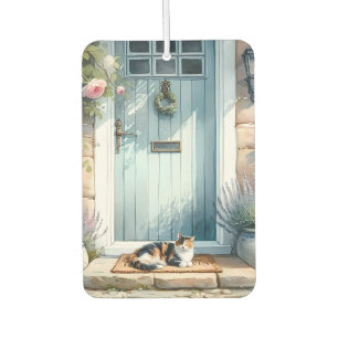 Landhausstil-Blumenveranda mit Dreifarbenkatze Autolufterfrischer