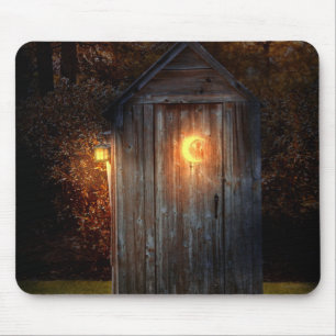 Ländlich - Außentoilette - Das Nötige tun Mousepad