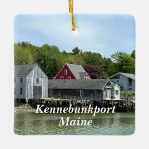Ländliche Gebäude am Wasser in Kennebunkport Maine Keramikornament
