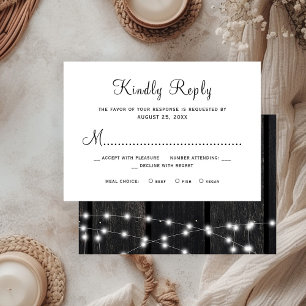 Ländliche Scheunen-Hochzeit aus Holz im rustikalen RSVP Karte