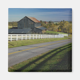 Ländliche Straße durch die Bluegrass-Region von 2 Magnet