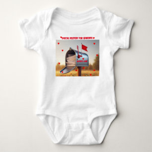 Landpostbriefkasten-Sonderzustellung für Oma  Baby Strampler