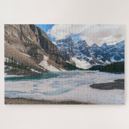 Landscape of Moraine Lake, Alberta, Kanada