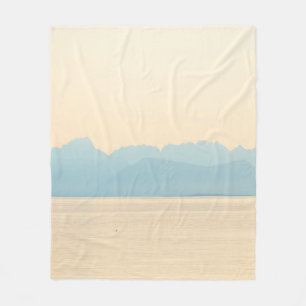 LANDSCAPE PHOTO OF A MOUNTAIN AND BODY OF WATER FLEECEDECKE