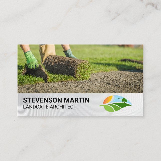 Landscaper, der den Rasen auslegt Visitenkarte (Vorderseite)