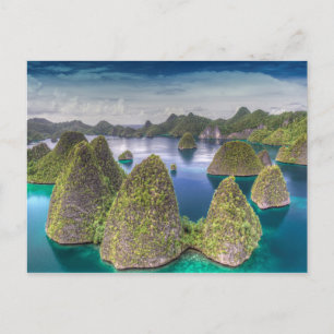 Landschaft der Insel Wayag, Indonesien Postkarte