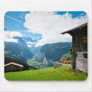 Landschaft im Lauterbrunnen Tal der Schweiz Mousepad