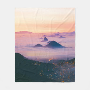 LANDSCHAFT MIT EINEM GEWÄSSER FLEECEDECKE