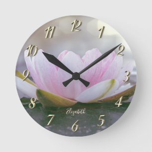 Landschaft mit rosa Lotusblume, Zen Runde Wanduhr