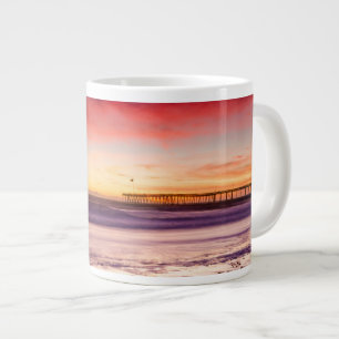 Landschaft und Pier bei Sonnenuntergang, CA Jumbo-Tasse