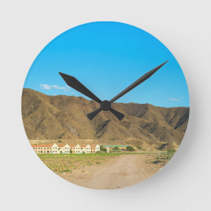 Landschaft Wüste in Almeria, Andalusien, Spanien Runde Wanduhr
