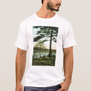 Landschaftliche Ansicht an Chestnut Hill Reservoir T-Shirt