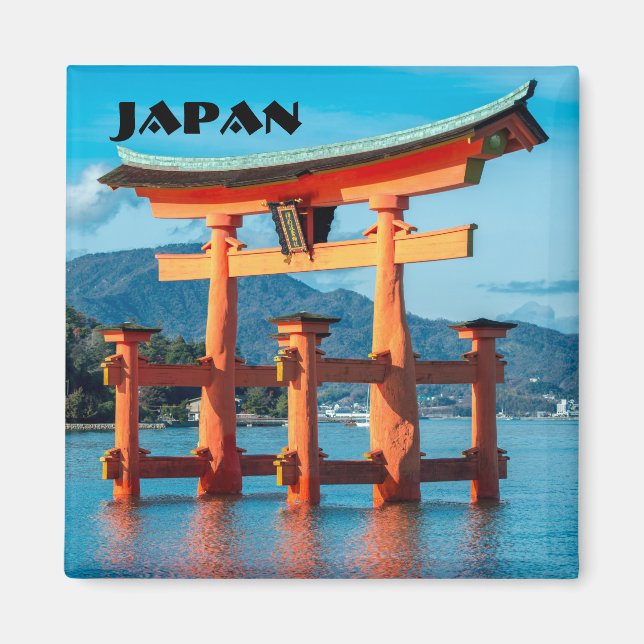 Landschaftliche Landschaft mit dem japanischen Tor Magnet (Vorne)