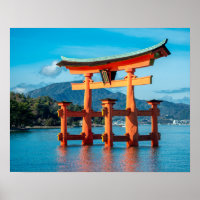 Landschaftliche Landschaft mit dem japanischen Tor