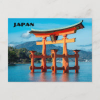 Landschaftliche Landschaft mit dem japanischen Tor