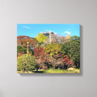 Landschaftliche Landschaft mit Herbstfarbe