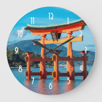 Landschaftliche Landschaft mit Japaner Torii Tor