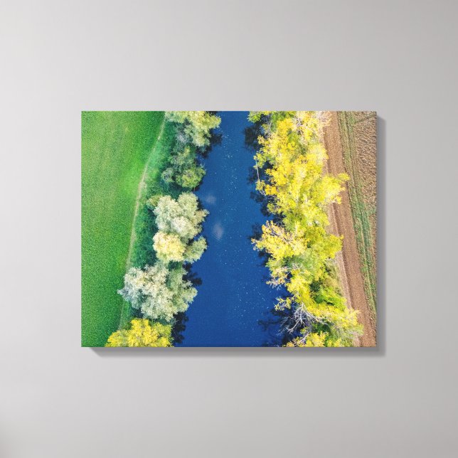 Landschaftliche Landschaft mit See & Bäumen im Her Leinwanddruck (Vorderseite)