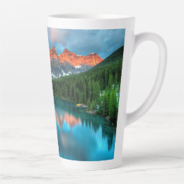Landschaftliche Landschaftsfotografie über Berg un Milchtasse