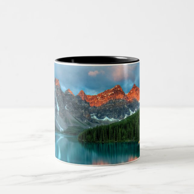 Landschaftliche Landschaftsfotografie über Berg un Zweifarbige Tasse (Mittel)