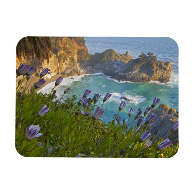 Landschaftliche McWay Falls stürzt in den Strand u Magnet (Horizontal)