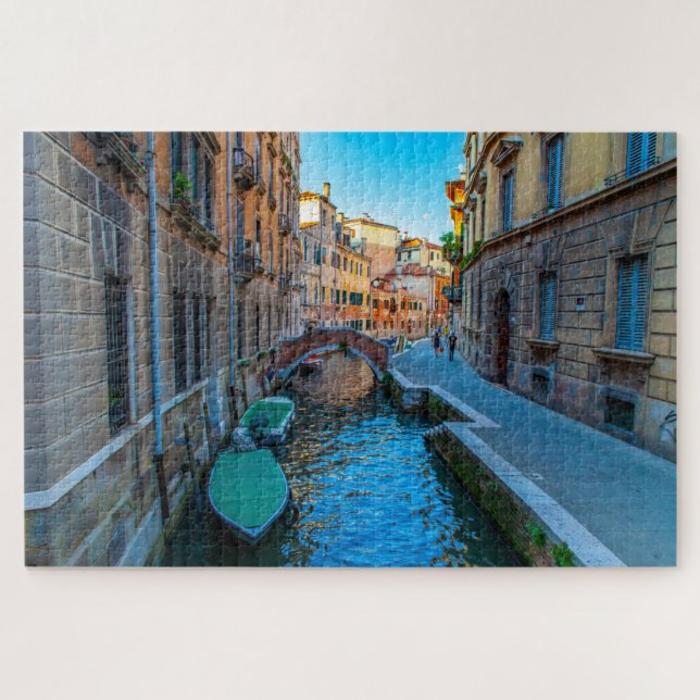 Landschaftliche Sicht auf einen Kanal in Venedig,  (Horizontal)