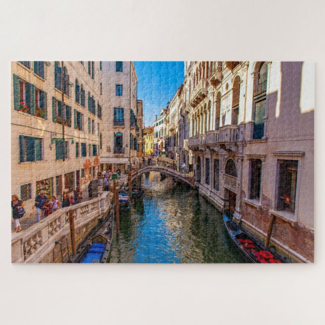 Landschaftliche Sicht auf einen Kanal in Venedig,  (Horizontal)