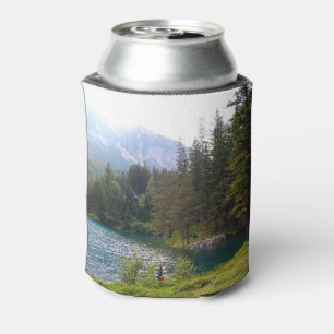 Landschaftlicher Alpenwald und See Dosenkühler