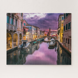 Landschaftlicher Canal Grande in Italien bei Sunse