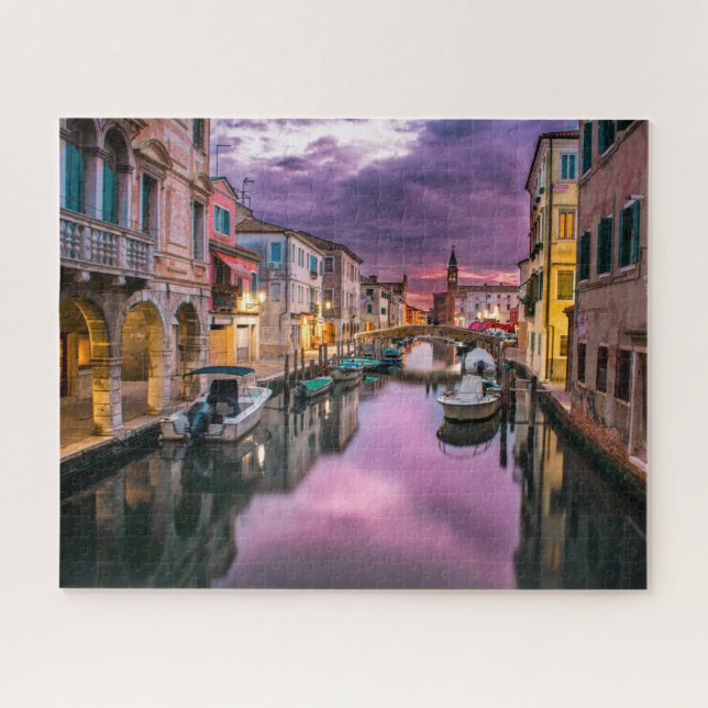 Landschaftlicher Canal Grande in Italien bei Sunse (Horizontal)