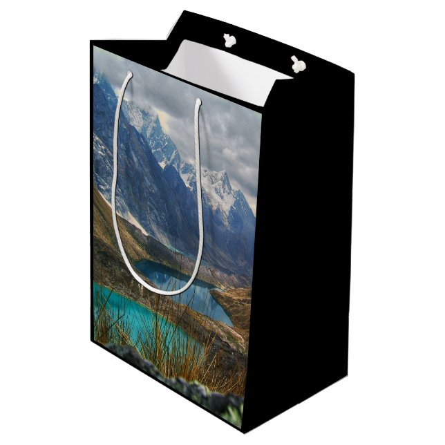 Landschaftliches Alpengebirge Foto Mittlere Geschenktüte (Rückseite Schrägansicht)