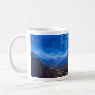 Landschaftliches Bergtal Kaffeetasse
