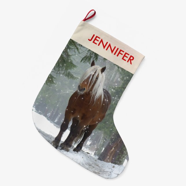 Landschaftliches Braunes Pferd in einem Winterwald Großer Weihnachtsstrumpf (Vorderansicht (hängend))