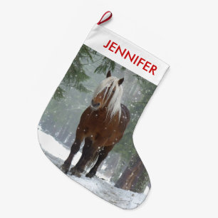 Landschaftliches Braunes Pferd in einem Winterwald Großer Weihnachtsstrumpf