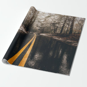LANDSCHAFTSAUFNAHME EINER ASPHALTSTRASSE WÄHREND E GESCHENKPAPIER