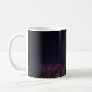 LANDSCHAFTSAUFNAHME VON BÄUMEN KAFFEETASSE